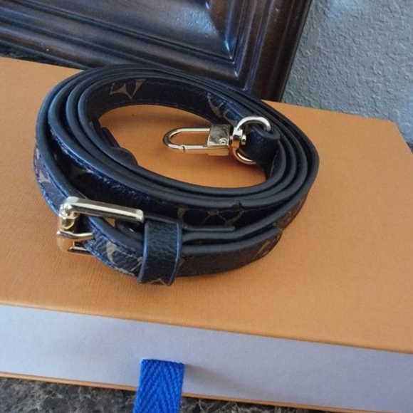 ❤Faux leather adjustable strap ❤ - Picture 5 of 11